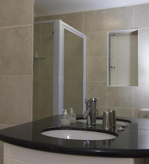 بنسيون The Suburban Guest House