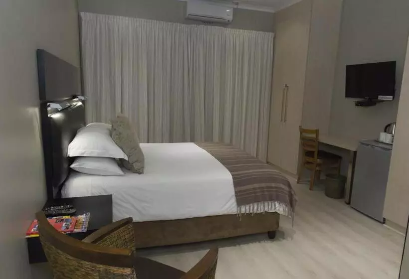 ペンション The Suburban Guest House