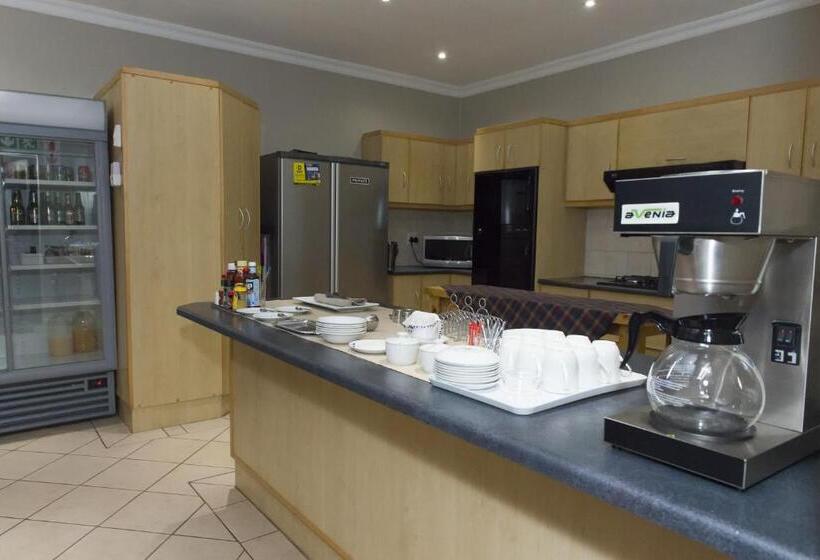 بنسيون The Suburban Guest House