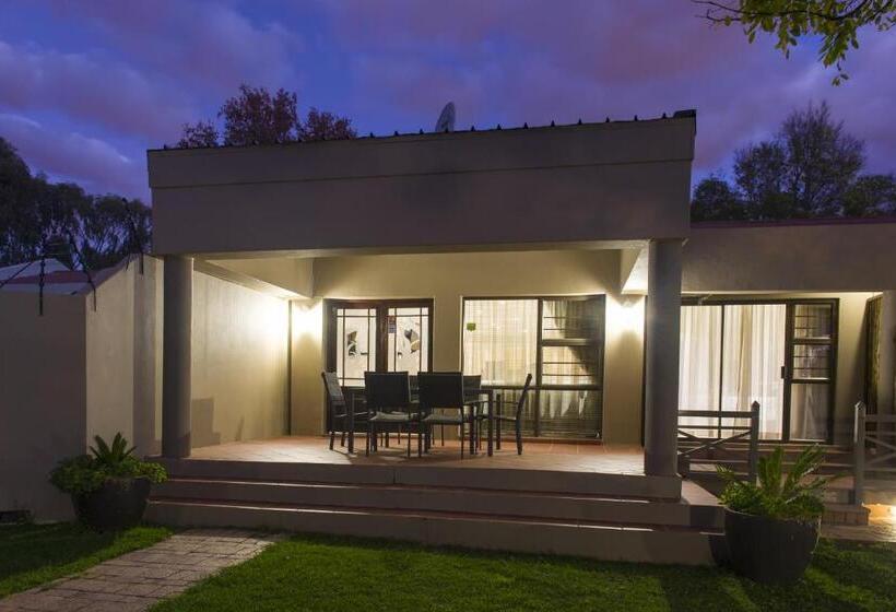 بنسيون The Suburban Guest House