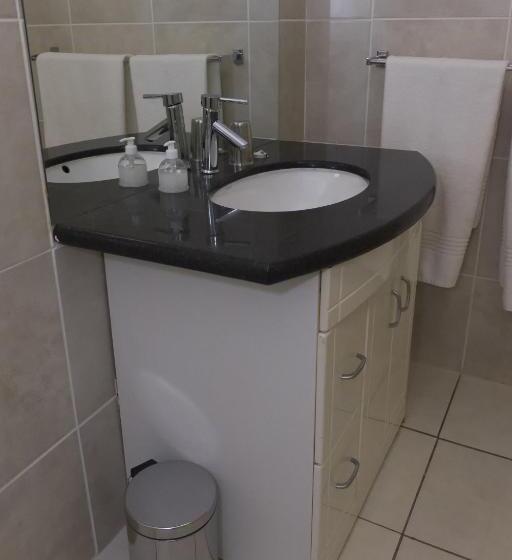 بنسيون The Suburban Guest House