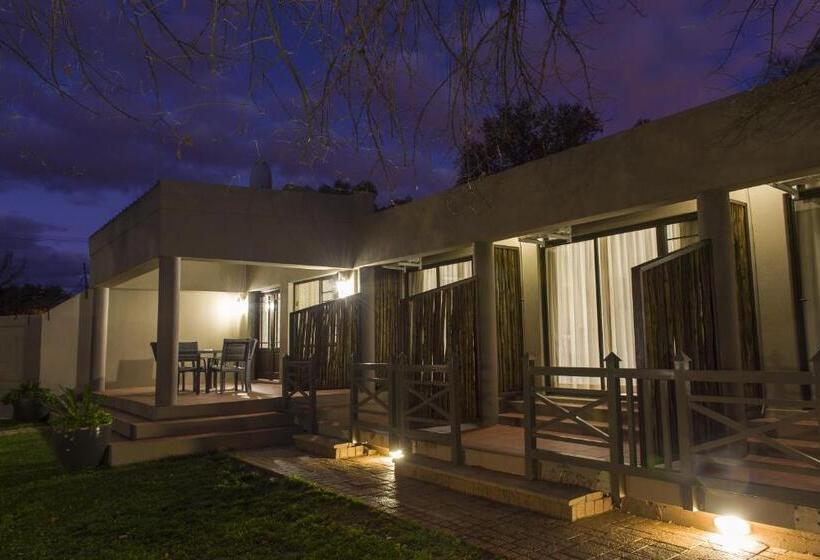 بنسيون The Suburban Guest House