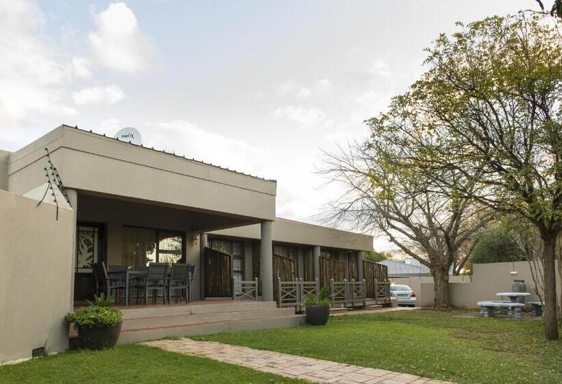 بنسيون The Suburban Guest House