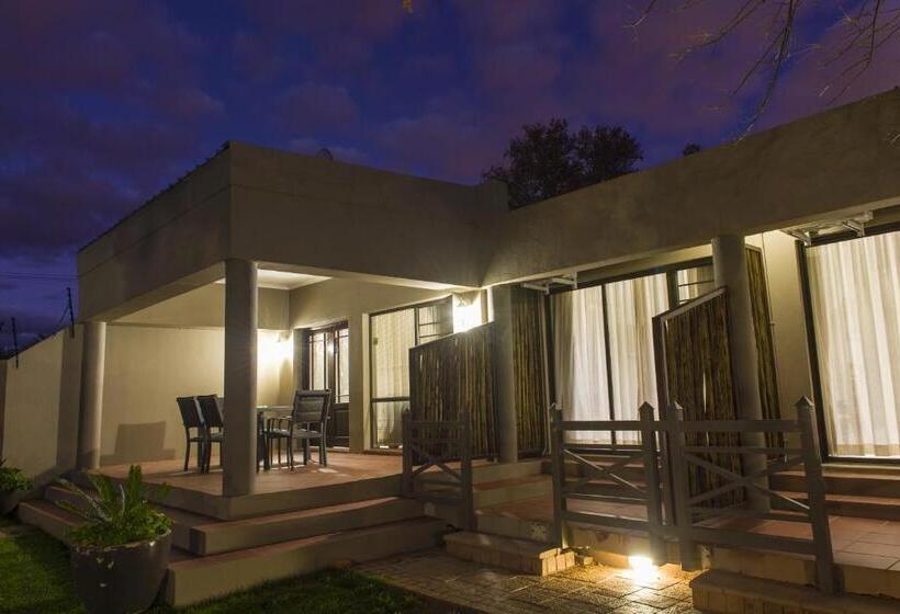 بنسيون The Suburban Guest House