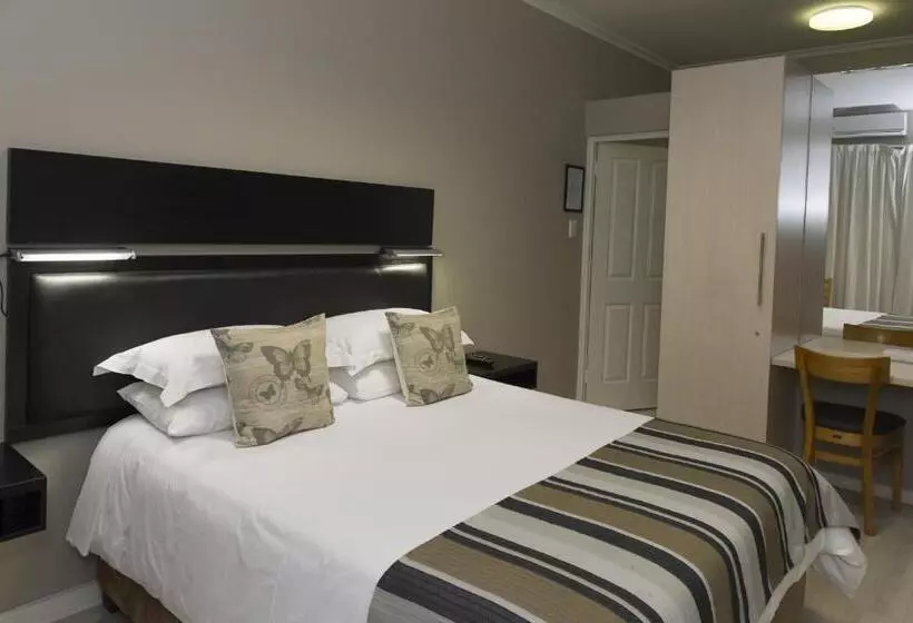ペンション The Suburban Guest House