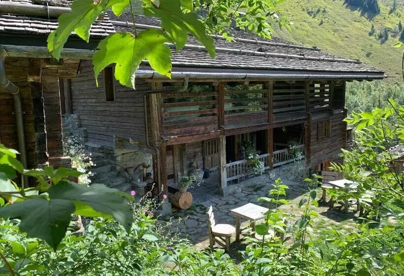 تختخواب و صبحانه Chalet 1864