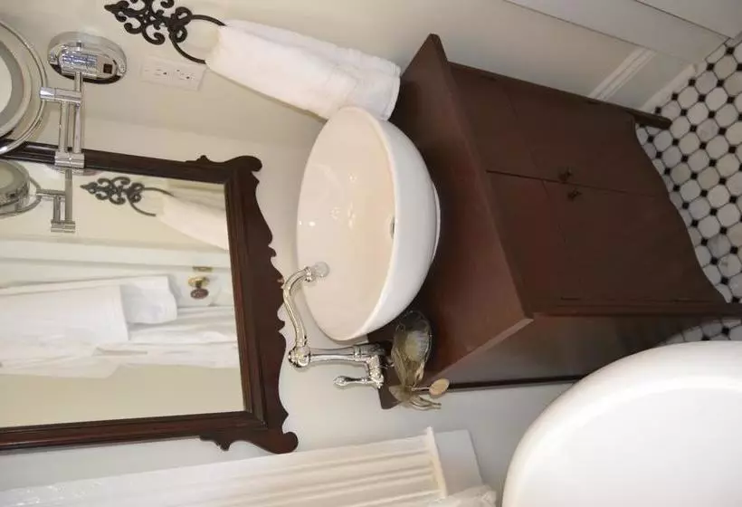 تختخواب و صبحانه The Guest House At Gulfport Landing