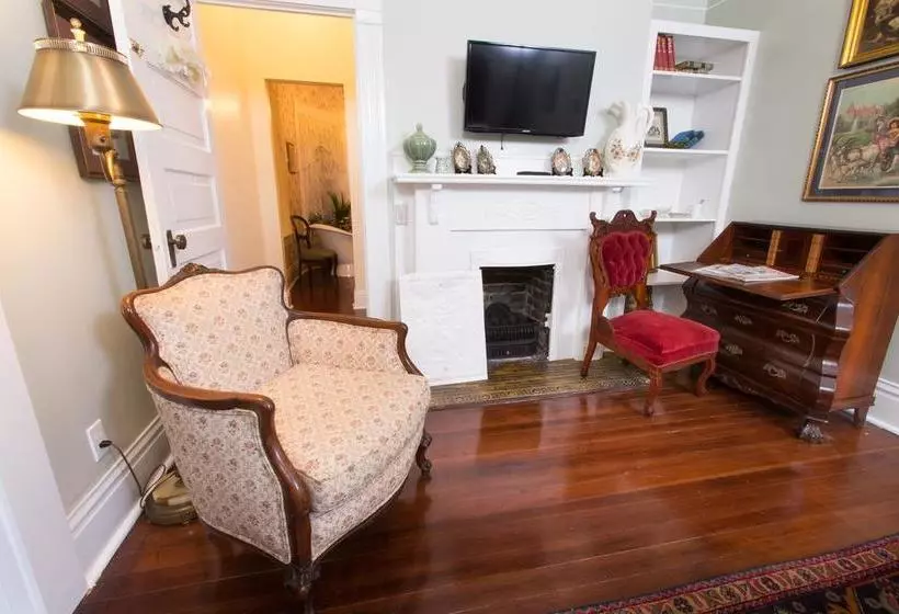 تختخواب و صبحانه The Guest House At Gulfport Landing