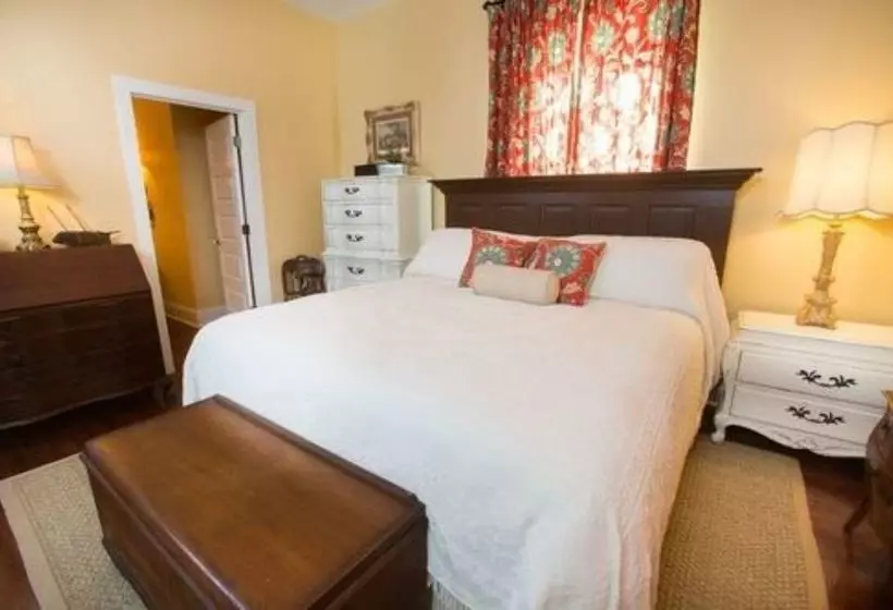 تختخواب و صبحانه The Guest House At Gulfport Landing
