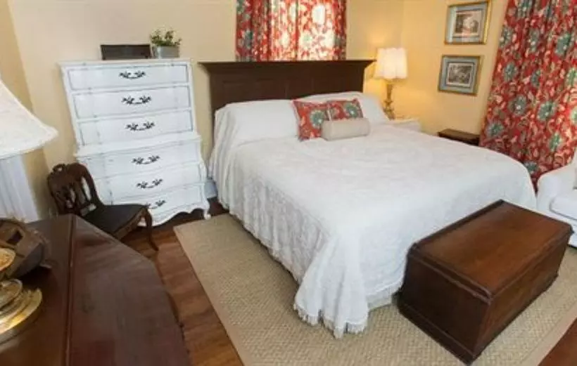 تختخواب و صبحانه The Guest House At Gulfport Landing