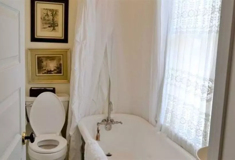 تختخواب و صبحانه The Guest House At Gulfport Landing