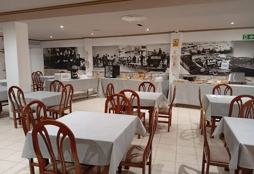 簡易ホテル Complejo Tamanaco Illa de Arousa 3000