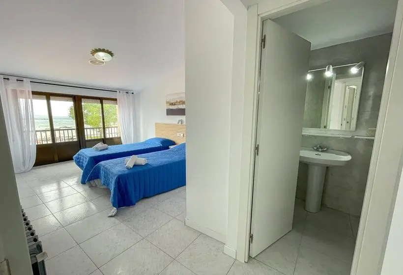 簡易ホテル Complejo Tamanaco Illa de Arousa 3000