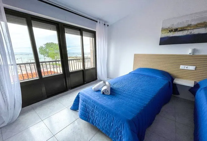 簡易ホテル Complejo Tamanaco Illa de Arousa 3000