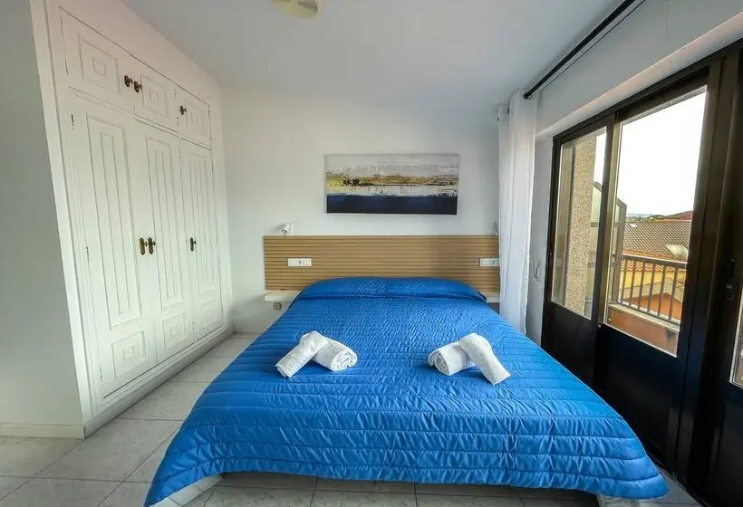 簡易ホテル Complejo Tamanaco Illa de Arousa 3000