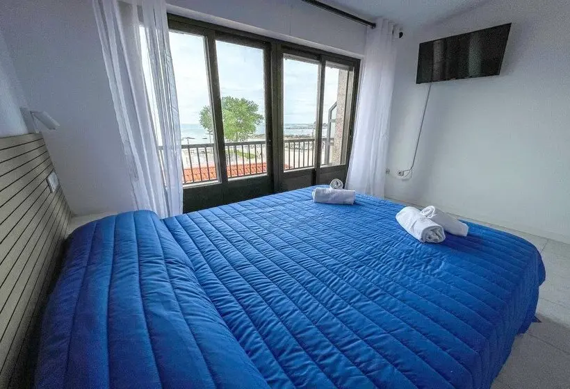 簡易ホテル Complejo Tamanaco Illa de Arousa 3000