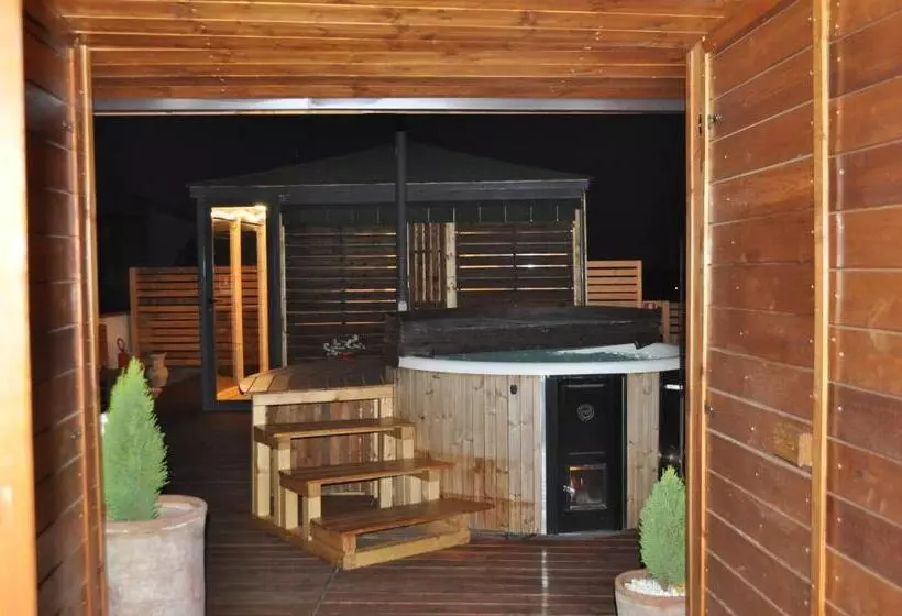 مسافرخانه Agrihotel Croce Vallone