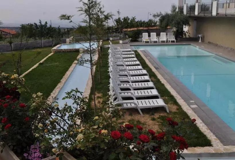 مسافرخانه Agrihotel Croce Vallone