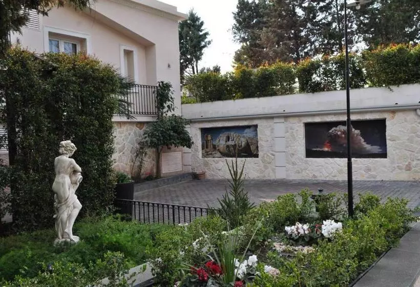 مسافرخانه Agrihotel Croce Vallone