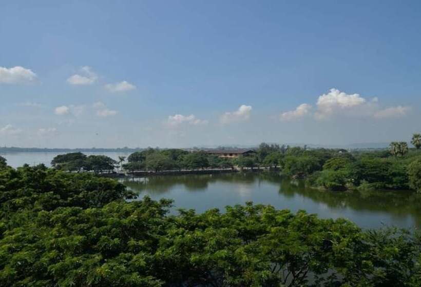 هتل Mandalay Kandawgyi Inn