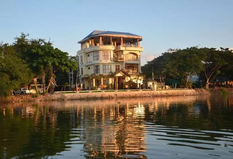 هتل Mandalay Kandawgyi Inn