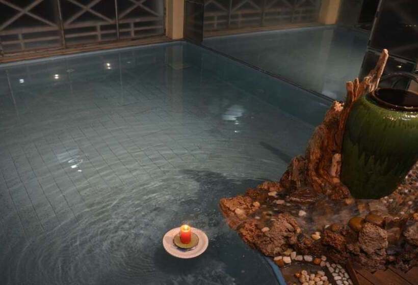 هتل Mandalay Kandawgyi Inn