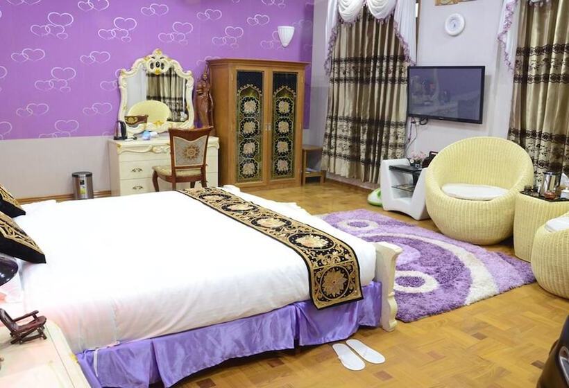 هتل Mandalay Kandawgyi Inn