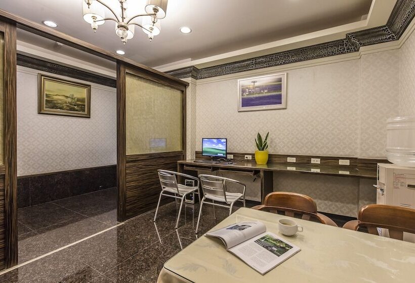 The Cloud Hotel Zhongli Branch