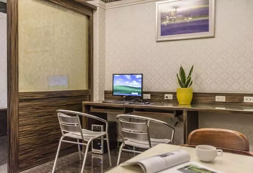 The Cloud Hotel Zhongli Branch