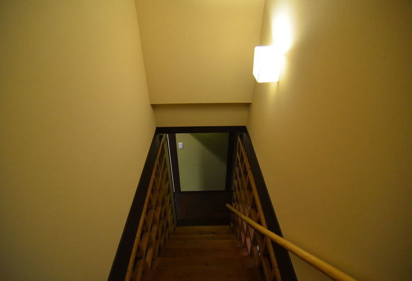 פנסיון Renyoan