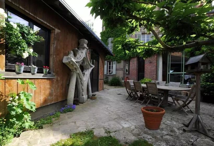 تختخواب و صبحانه La Rosace