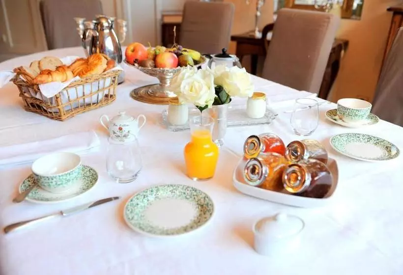 تختخواب و صبحانه La Rosace