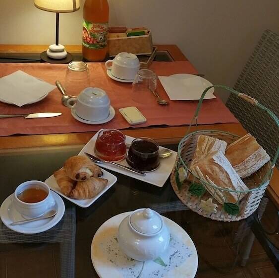 Bed and Breakfast Manoir De Tireveste