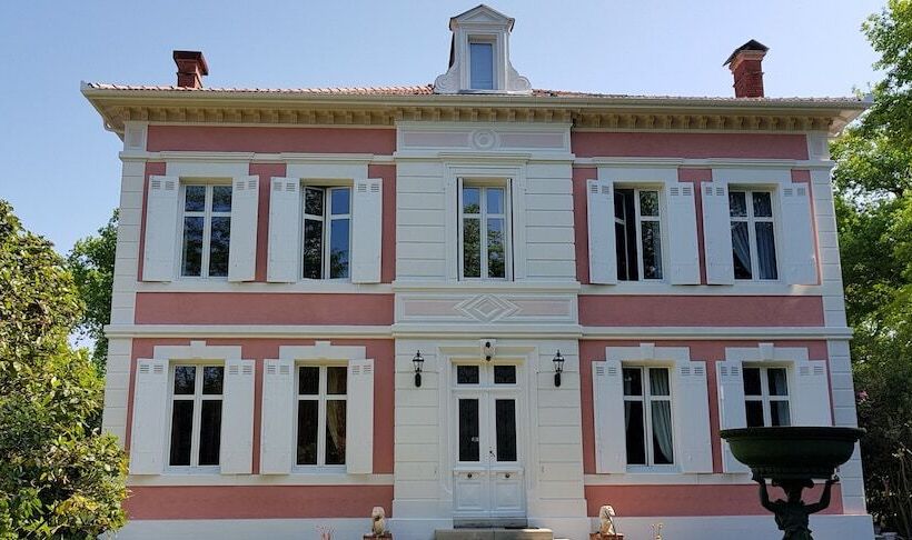 Bed and Breakfast Manoir De Tireveste