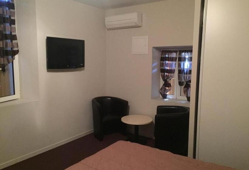 Отель Auberge Les Olivades