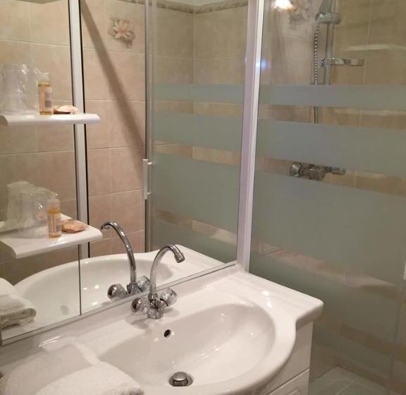 Отель Auberge Les Olivades