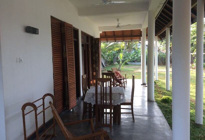 בית מלון כפרי Beach Villa Lanka