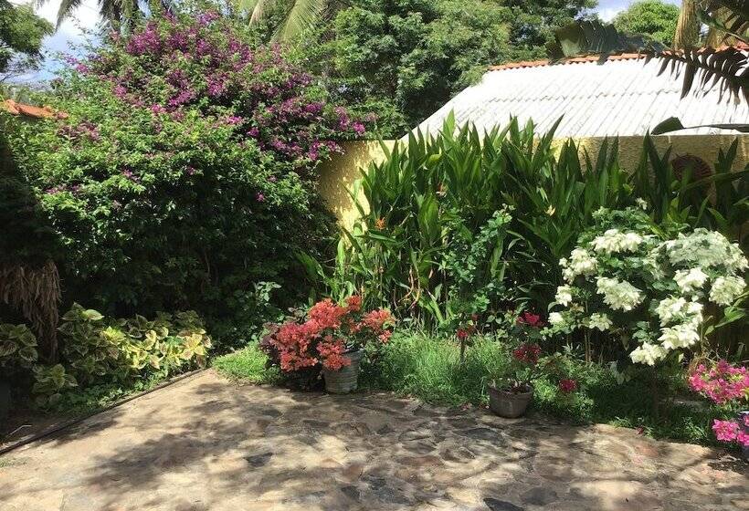 בית מלון כפרי Beach Villa Lanka