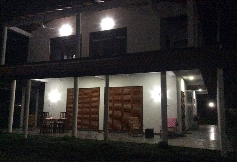 בית מלון כפרי Beach Villa Lanka