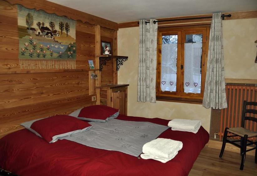 בית מלון כפרי Chalet Des Touristes