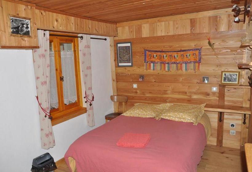 בית מלון כפרי Chalet Des Touristes