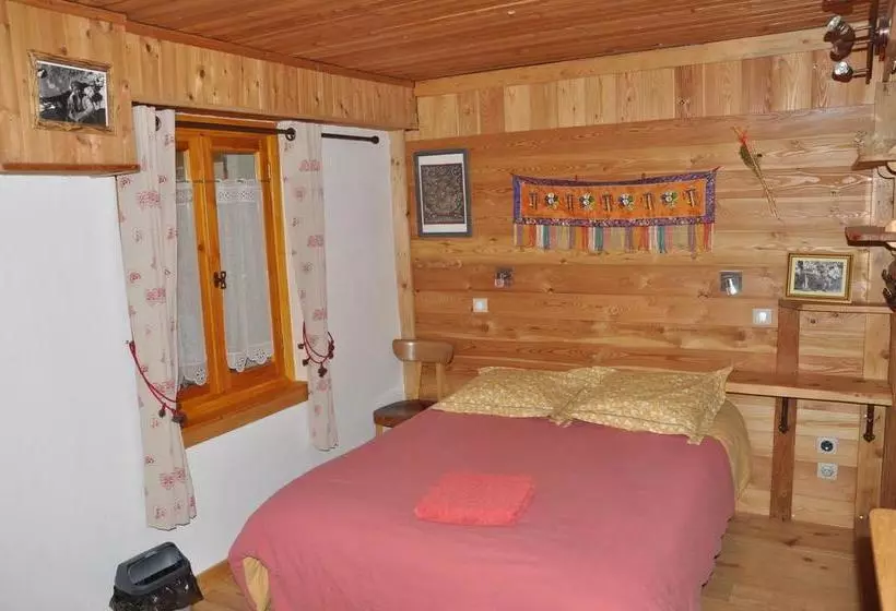 هتل Chalet Des Touristes