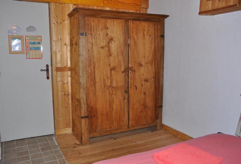 בית מלון כפרי Chalet Des Touristes