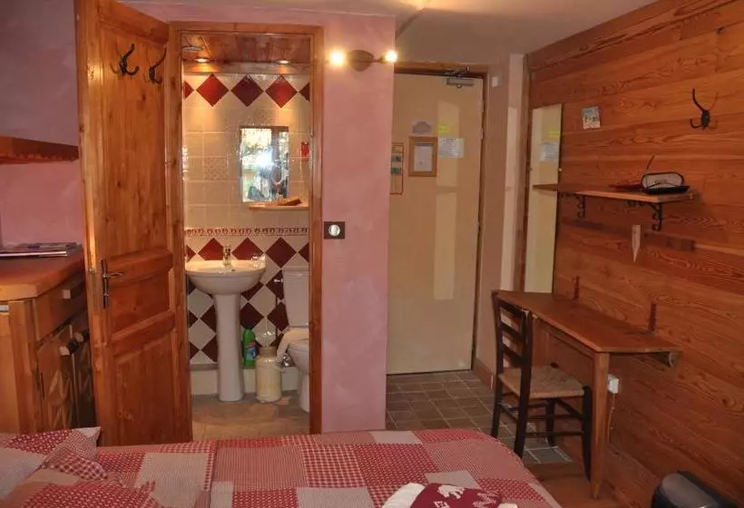 هتل Chalet Des Touristes