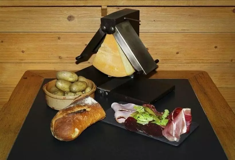 ホテル Hôtel Restaurant Bois Joly