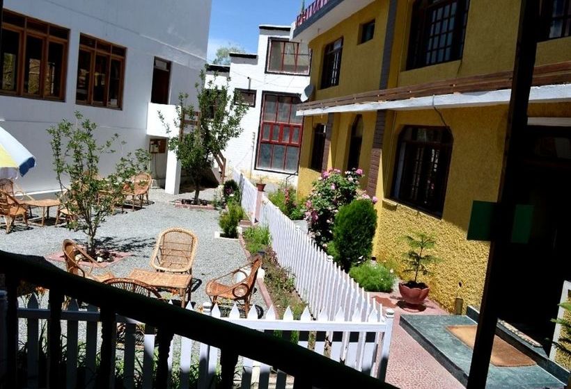 בית מלון כפרי The Mogol