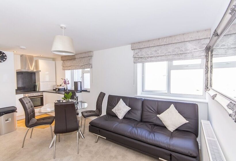 1 Bed Drake S Den By Pureserviced