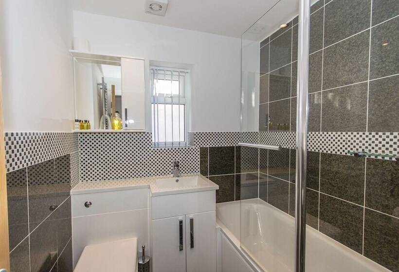 1 Bed Drake S Den By Pureserviced