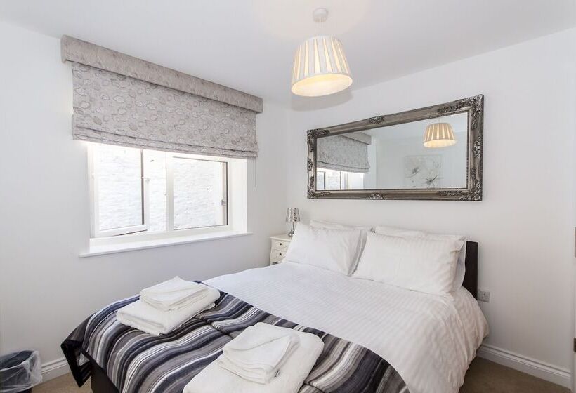 1 Bed Drake S Den By Pureserviced