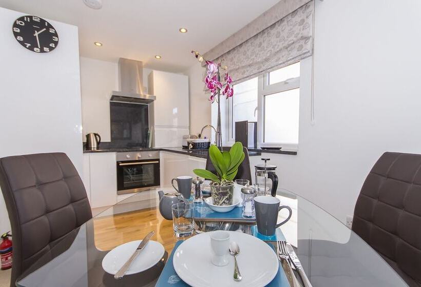 1 Bed Drake S Den By Pureserviced